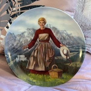 Knowles 1986 vintage plate of “The sound of music “ !!